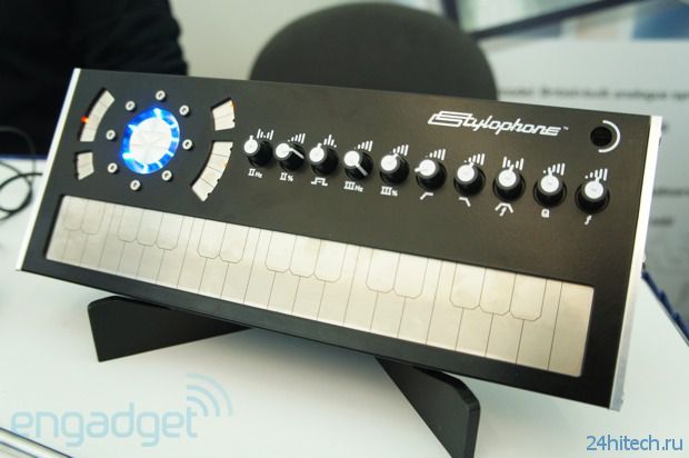 Stylophone S2 - портативный аналоговой синтезатор