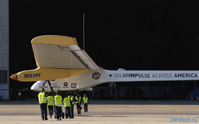Solar Impulse готовится к кругосветному полету (9 фото)