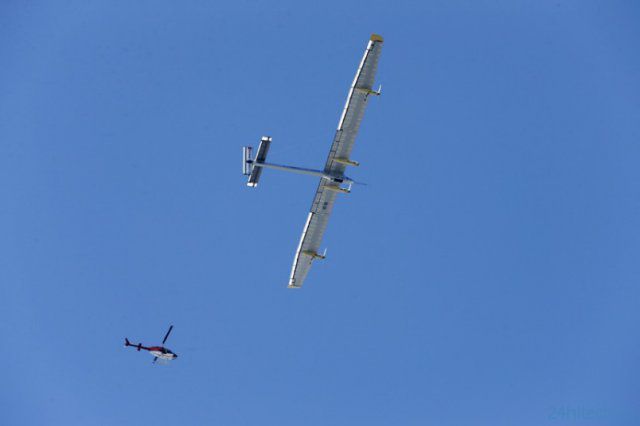 Solar Impulse готовится к кругосветному полету (9 фото)