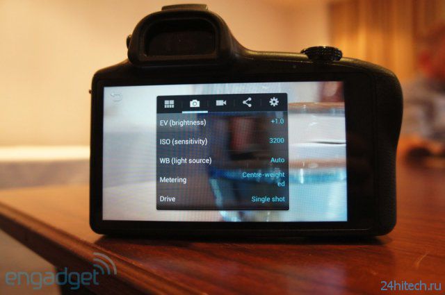 Samsung Galaxy NX - камера с большой матрицей, 3G/LTE и андроидом