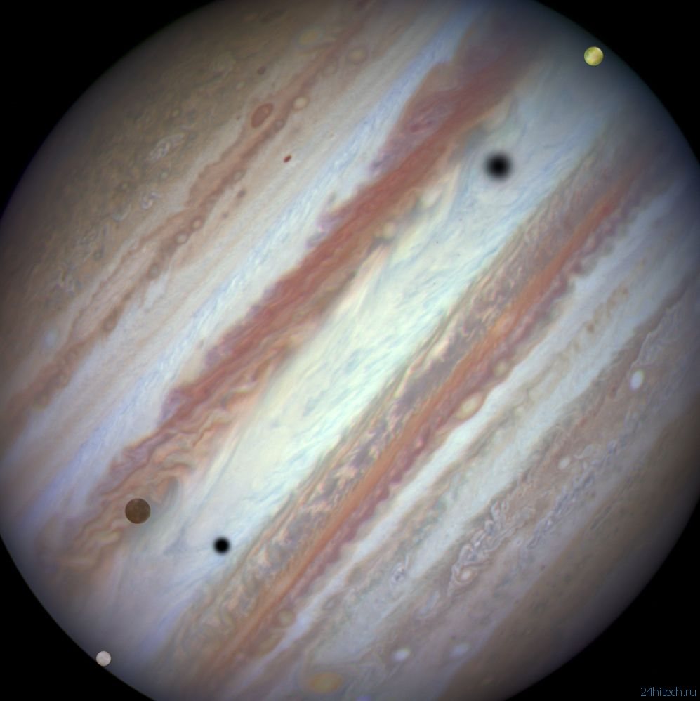 фото дня | Тройное солнечное затмение на Юпитере