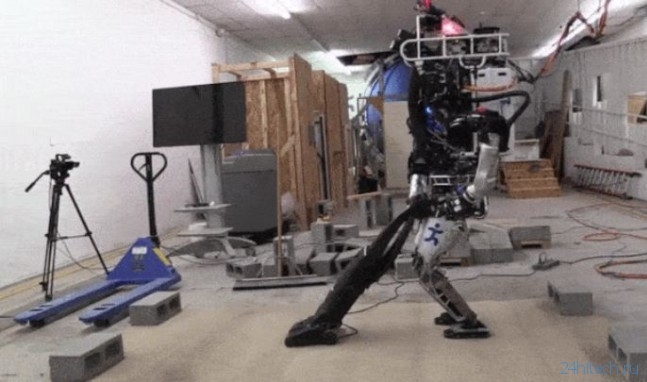 видео дня | Робот Boston Dynamics хочет забрать лавры у Roomba