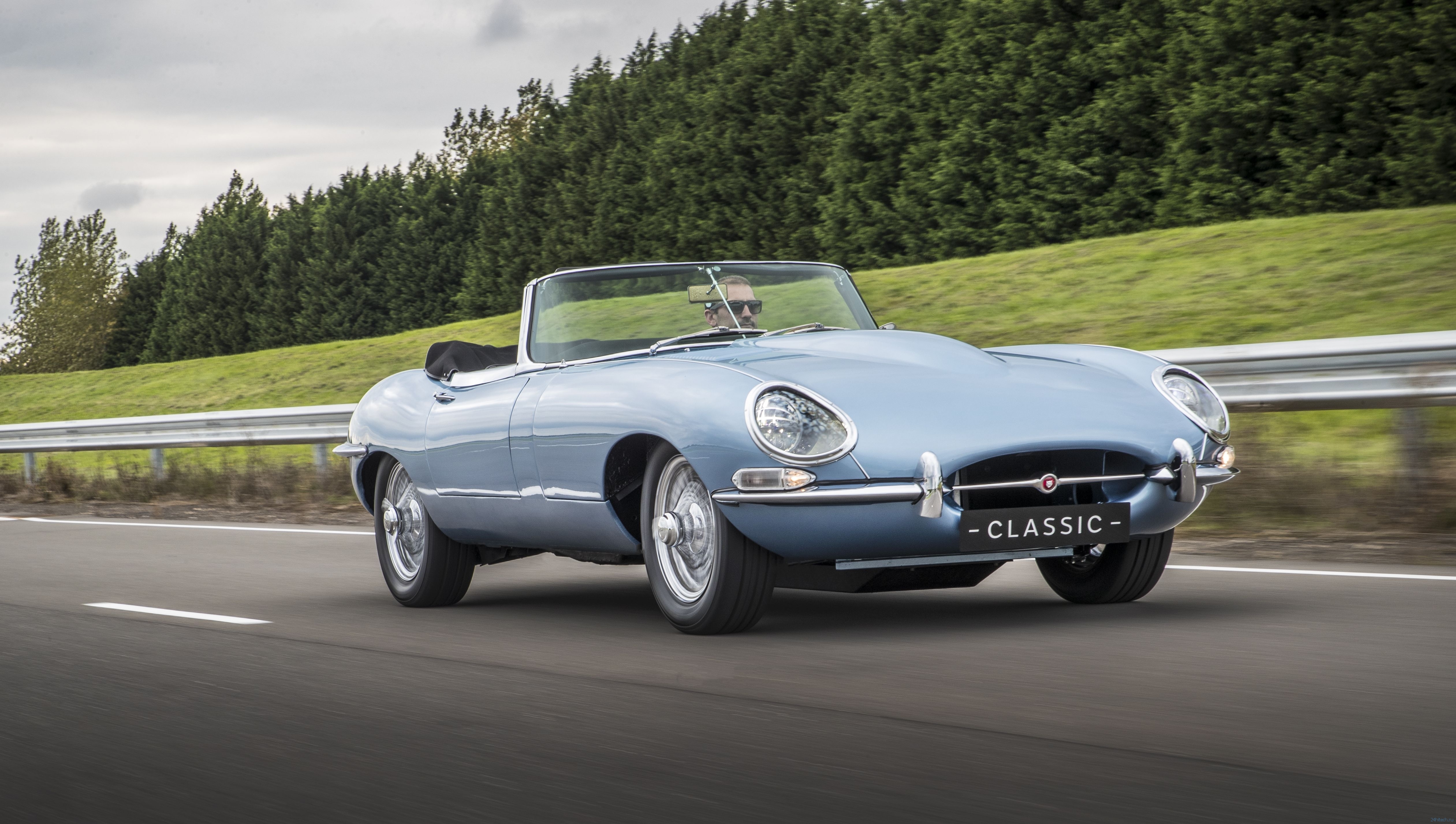 Компания Jaguar создала изящный электромобиль на основе классики