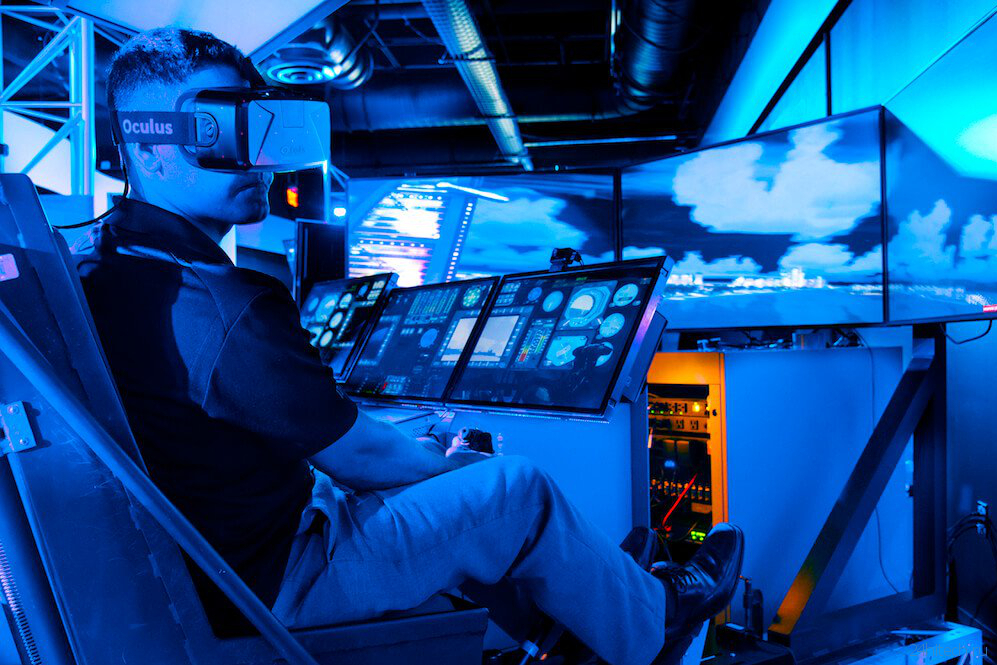 Летчиков начнут обучать в виртуальной реальности
