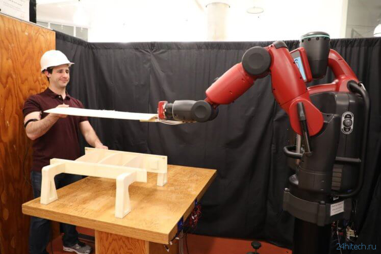 видео | Робот научился командной работе, считывая мышечную активность человека