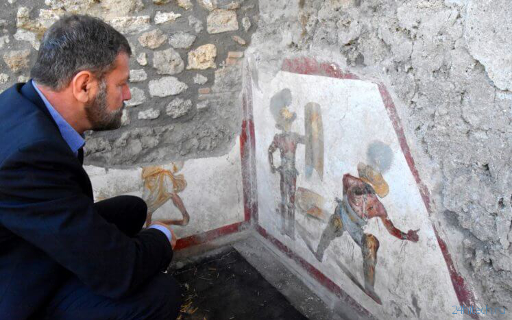 В Помпеях нашли древнюю картину с кровавыми гладиаторами