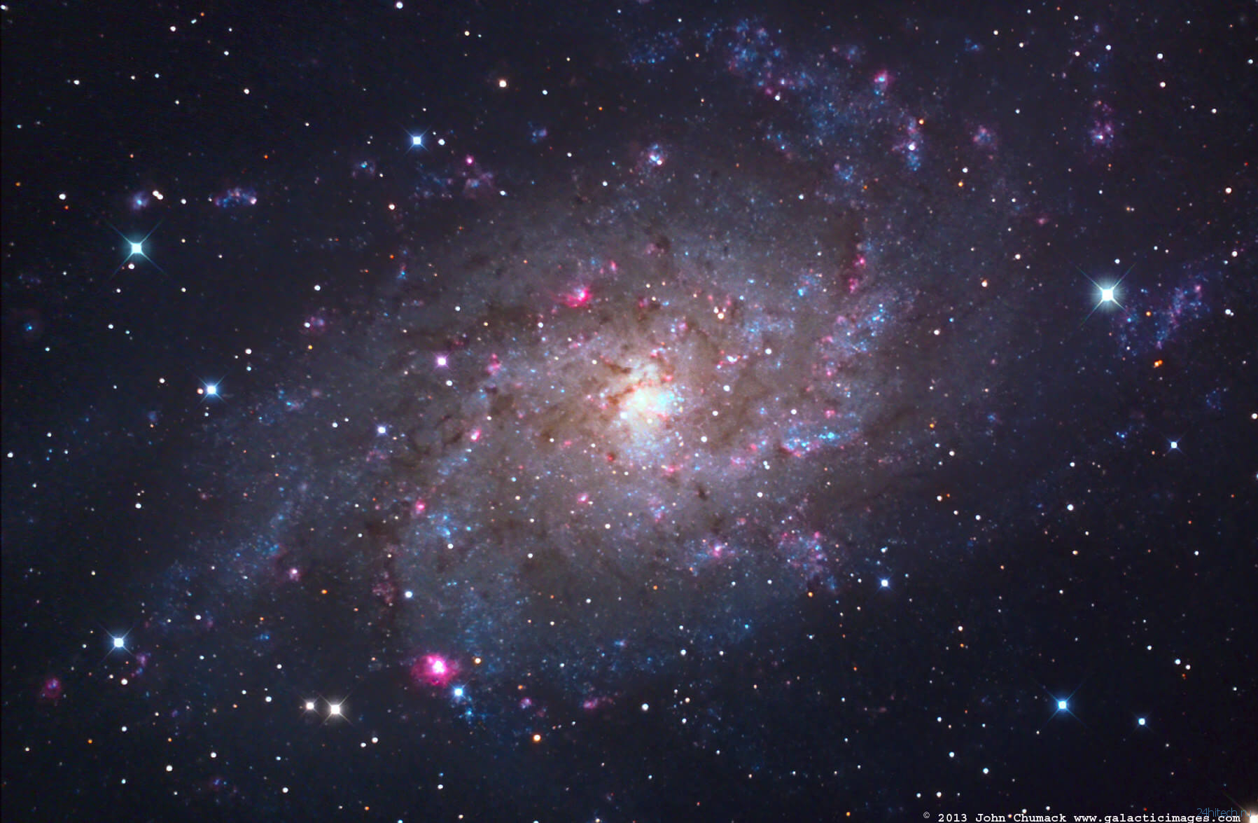 Обнаружено 19 галактик без темной материи