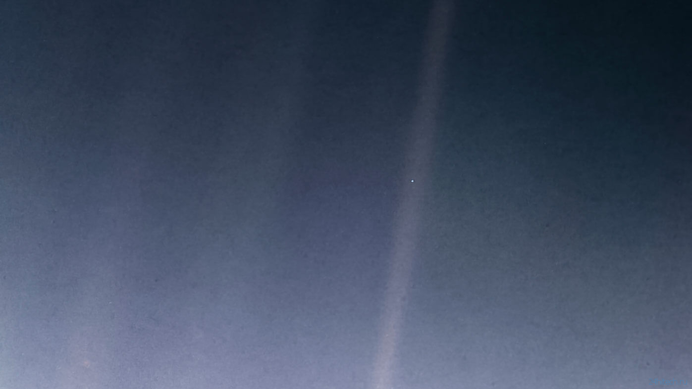 В честь 30-летия фотографии нашей планеты, NASA обновили “бледно-голубую точку”