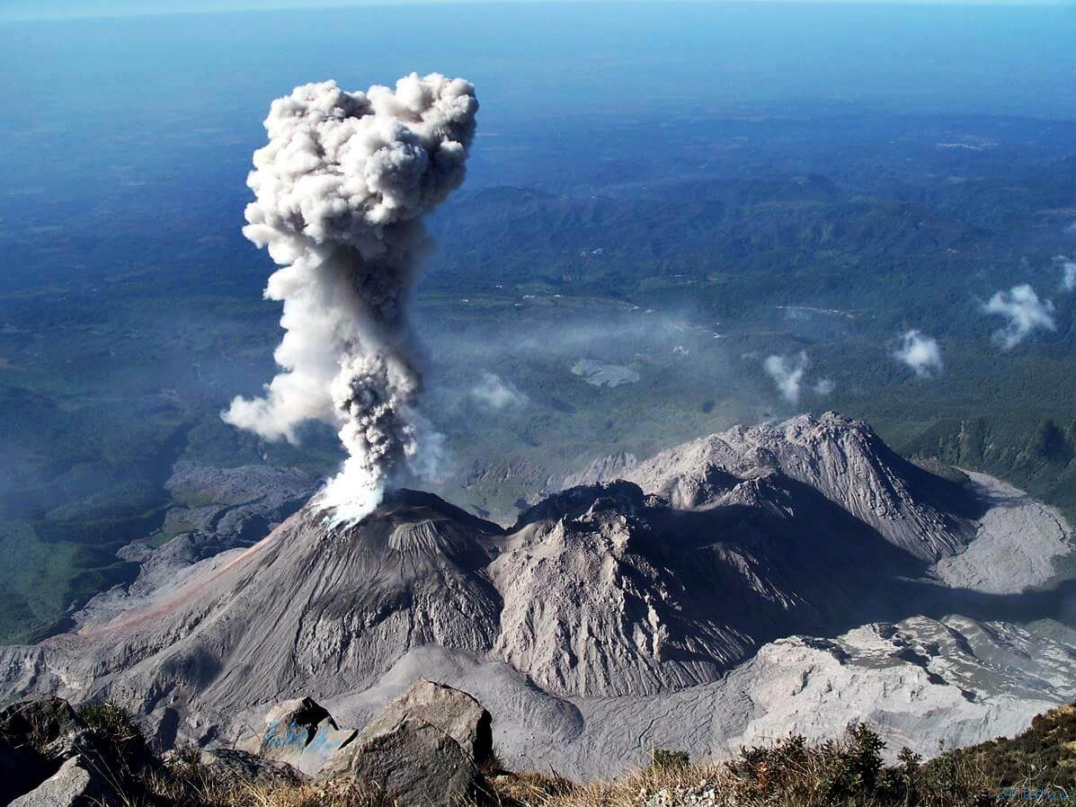 В Италии проснулся крупнейший вулкан Европы