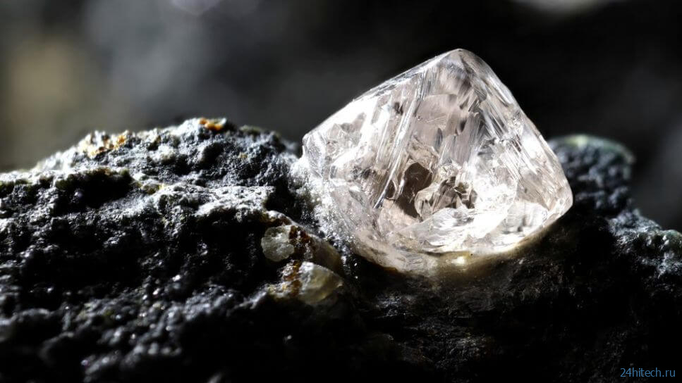 Внутри Алмаза, извлеченного из глубины Земли, обнаружили невиданный ранее минерал 