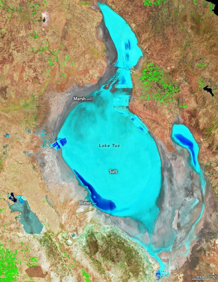Турецкое озеро Туз почти полностью лишилось воды и скоро исчезнет 
