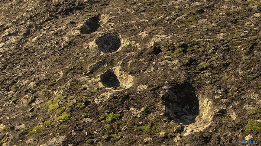 На склоне итальянского вулкана найдены загадочные следы 