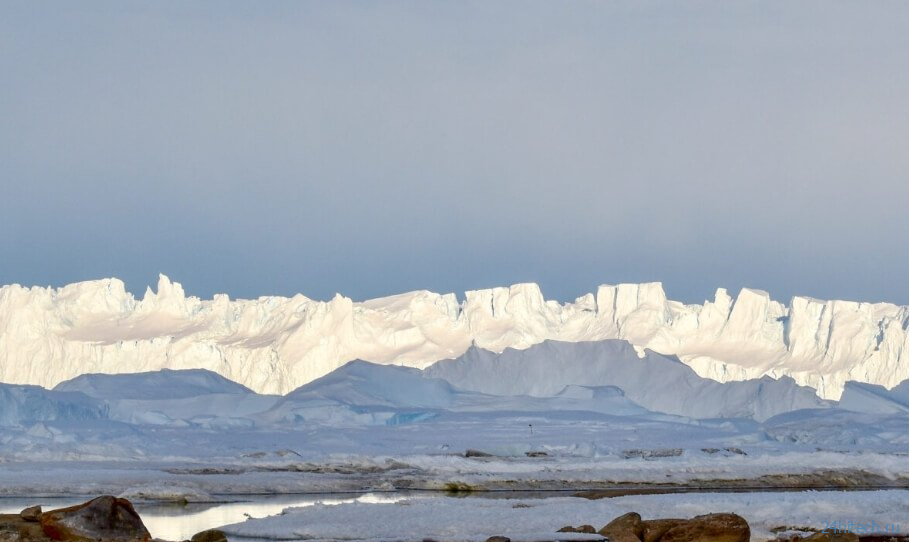 Подо льдами Антарктиды найдено жидкое озеро размером с город
