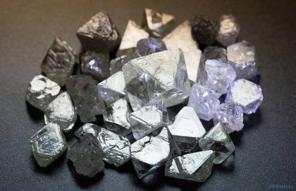 Ученые искусственно создали алмазы и новый тип воды из пластика