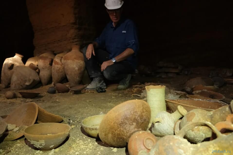В Израиле обнаружили “капсулу времени” — что таит в себе пещера возрастом 3300 лет?