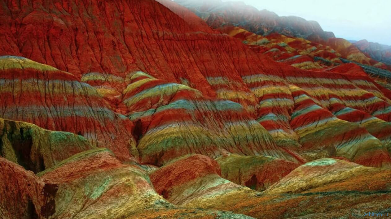 Разноцветные горы в Китае — в чем секрет этого чуда природы