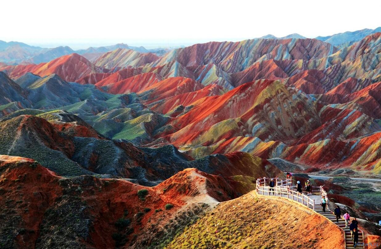 Разноцветные горы в Китае — в чем секрет этого чуда природы