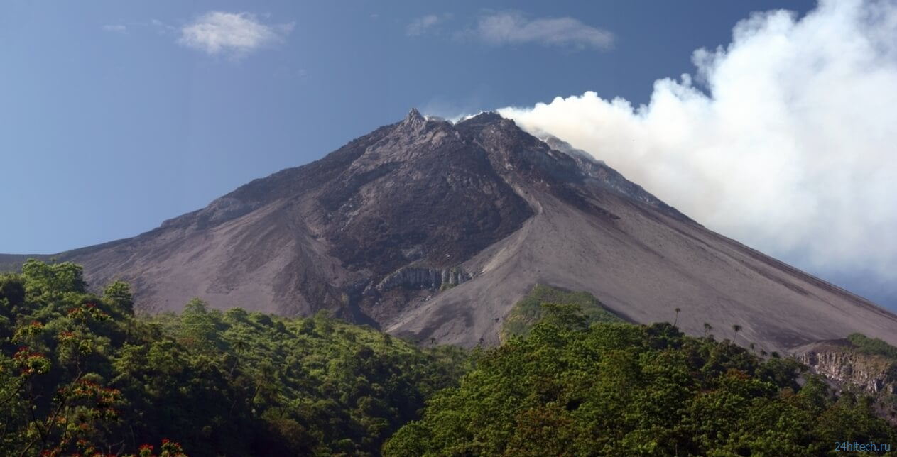 В Индонезии извергается «вулкан Судного дня»: почему он так называется?