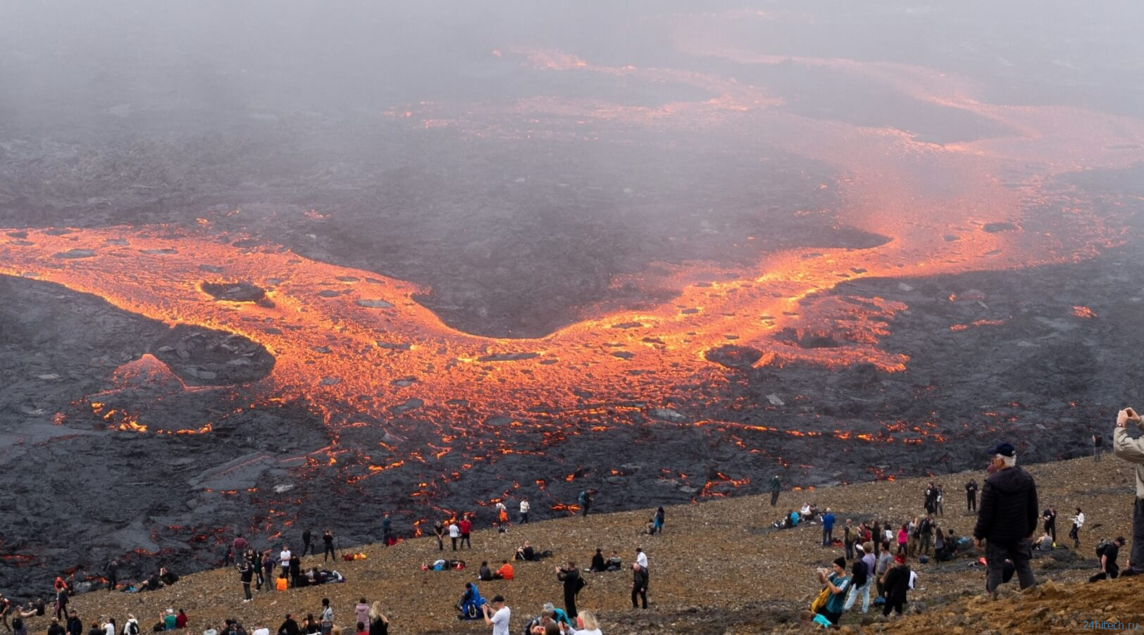 В Исландии извергается вулкан Фаградальсфьядль — это похоже на «открытие ворота в ад»