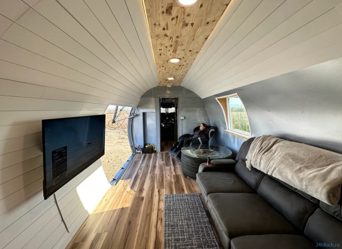 Мужчина превратил старый самолет в квартиру с двумя спальнями Мужчина превратил старый самолет в квартиру с двумя спальнями